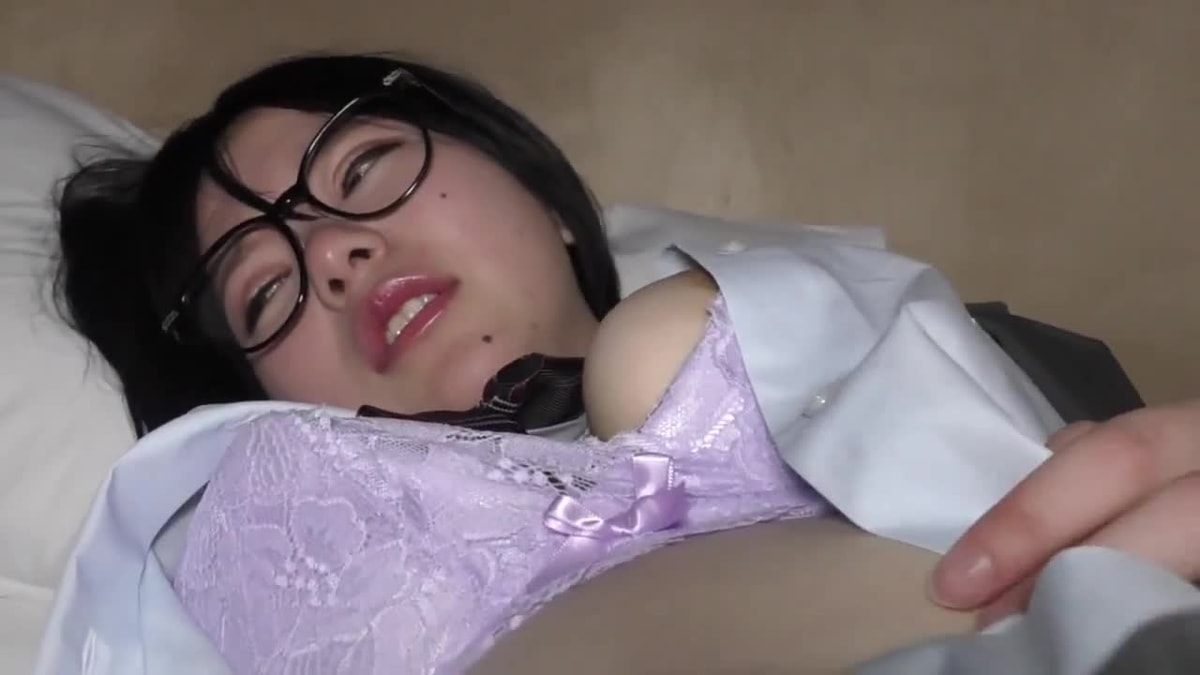 [恶作剧] Mannuki 的第一次 J ○ 射击！从补习班回家的路上的名校眼镜女孩/无尽补习班老师的原始插入白眼睛因强烈的小便而半晕倒[高品质] FC2-PPV-1796308